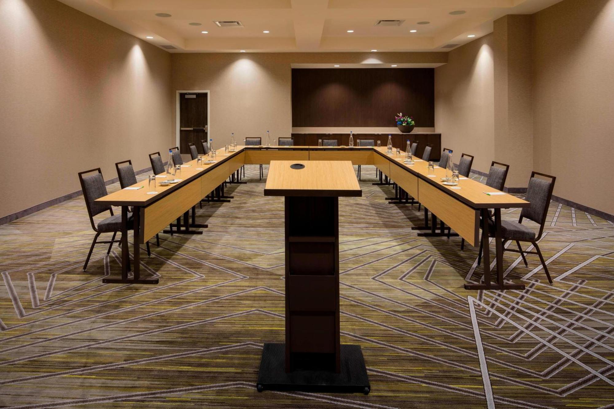 Courtyard By Marriott George Hotel Prince George