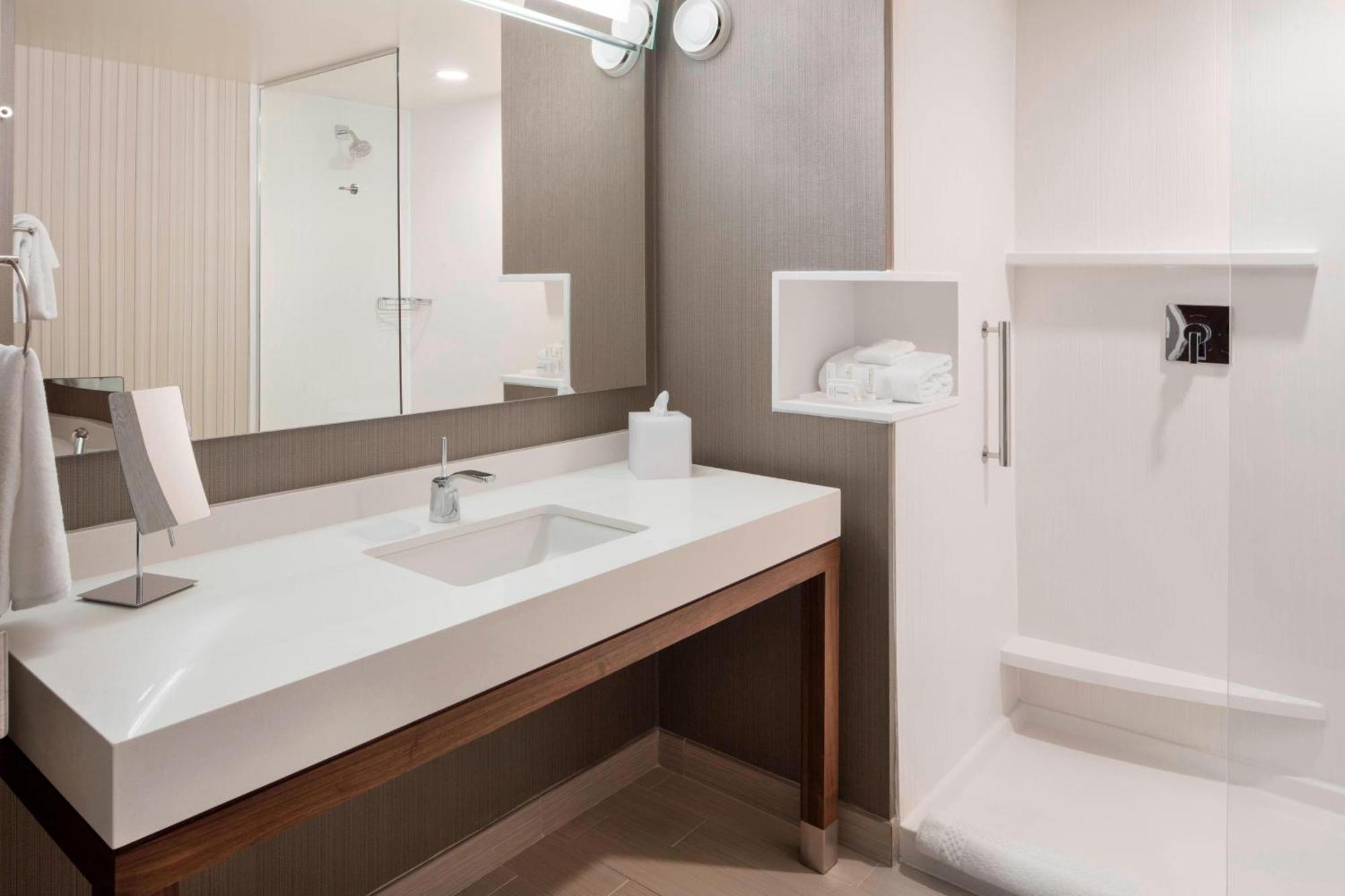 Hotel Courtyard By Marriott George 4*