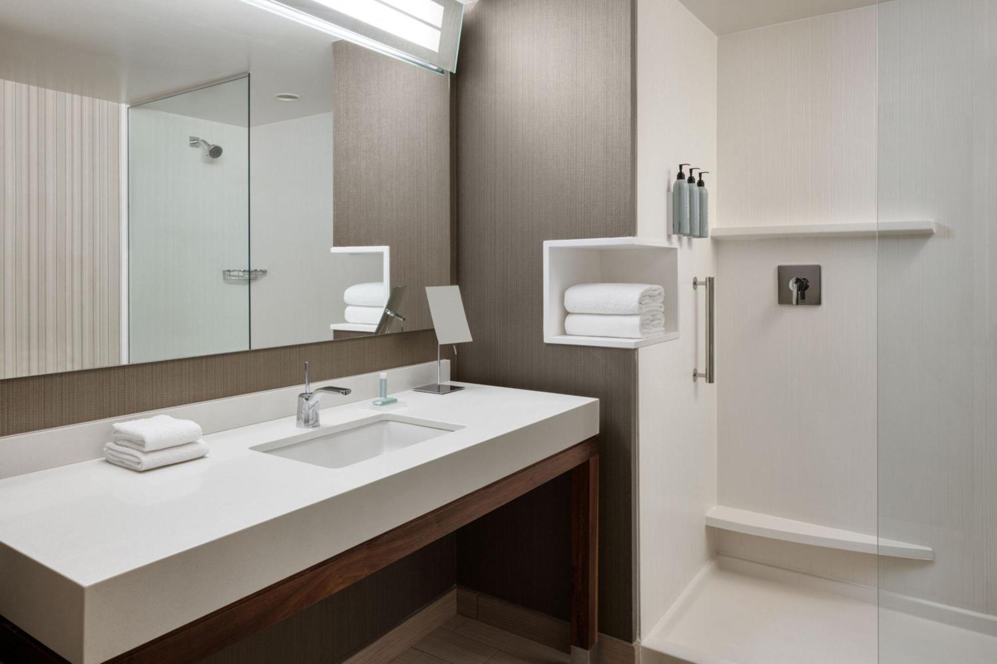 Courtyard By Marriott George Hotel Prince George