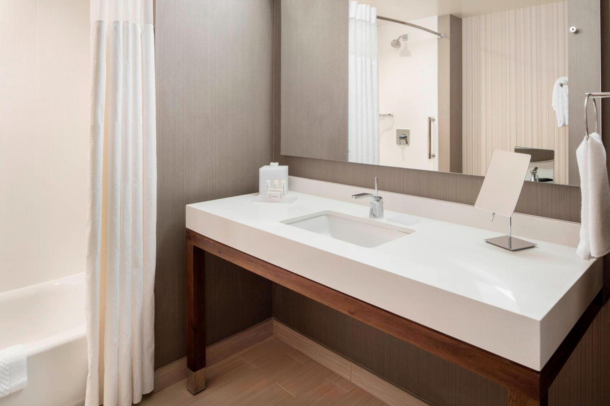 Hotel Courtyard By Marriott George