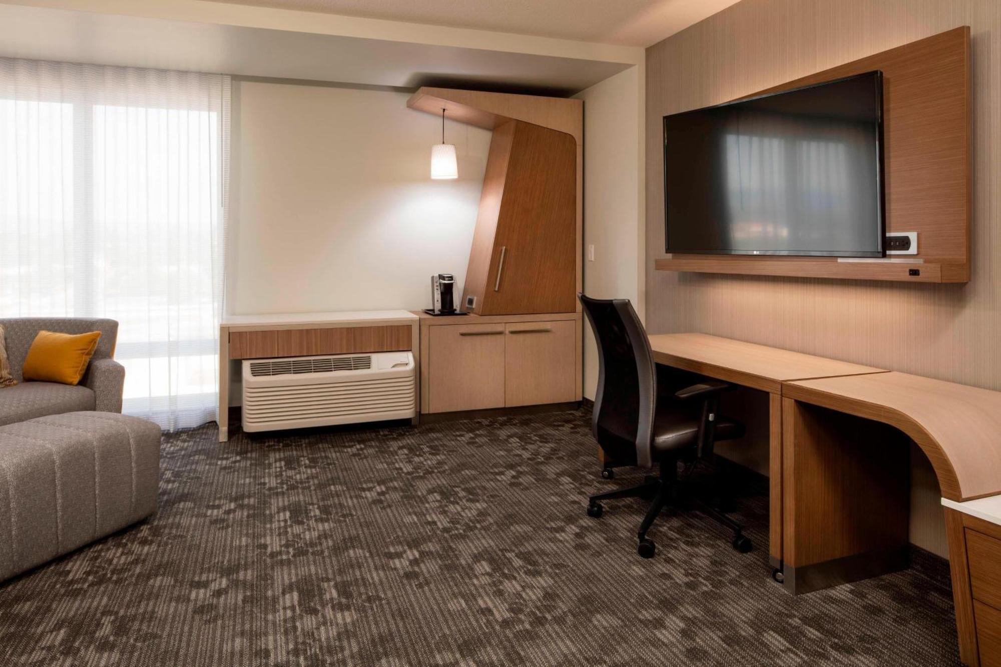 Courtyard By Marriott George Hotel 4*